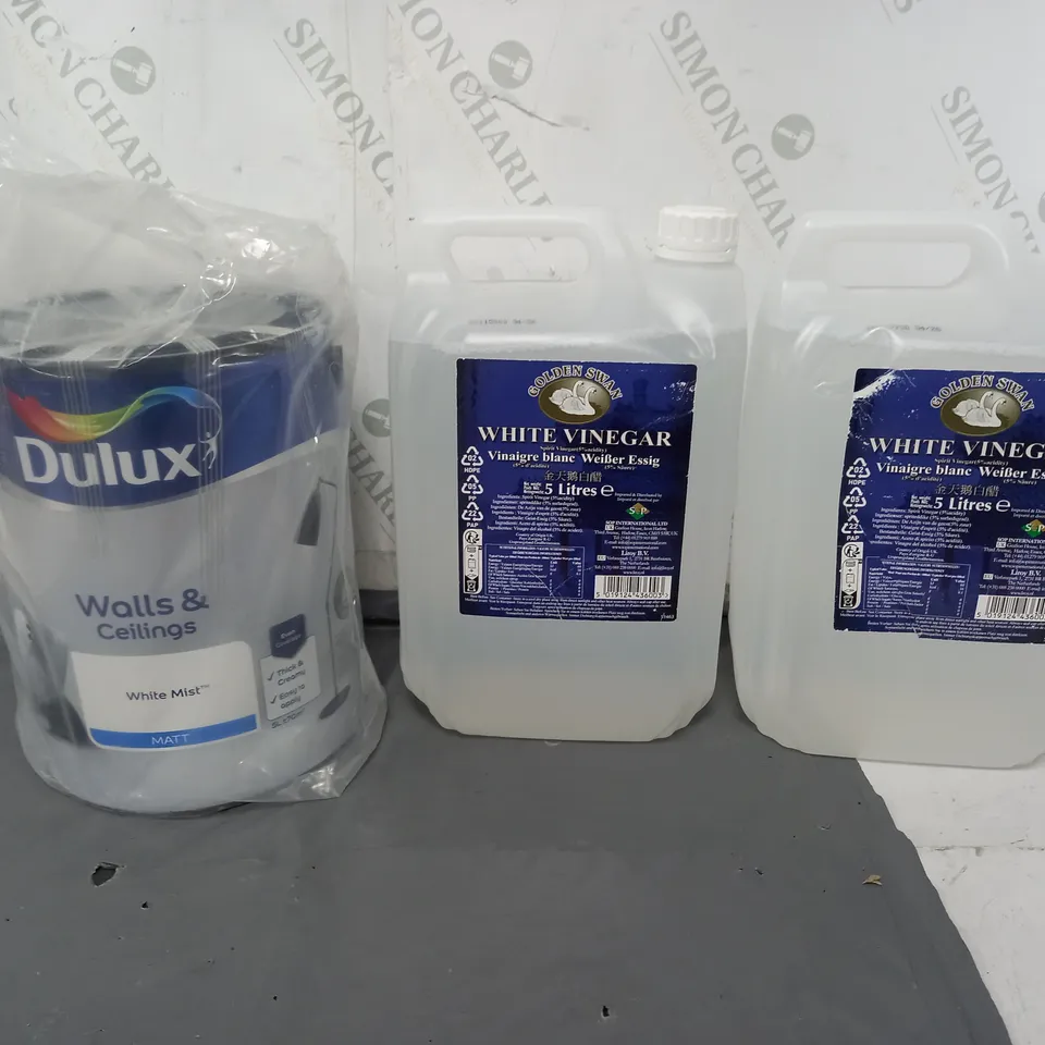 TOTE OF ASSORTED HOUSEHOLD GOODS TO INCLUDE DULUX WHITE MIST MATT PAINT AND WHITE VINEGAR 5L - COLLECTION ONLY 