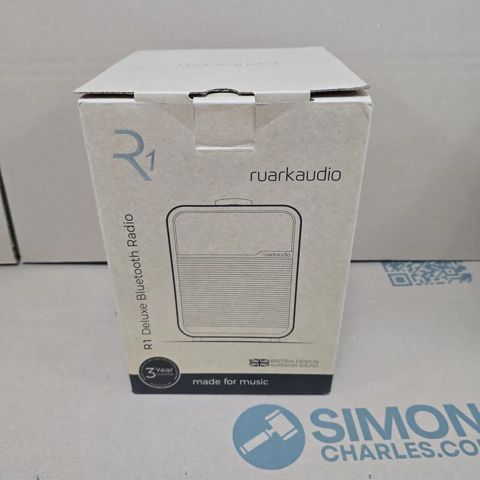 RUARK AUDIO R1 DELUXE BLUETOOTH RADIO – CREAM/WHITE
