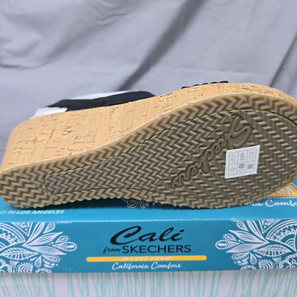 BOXED PAIR OF SKECHERS BEVERLEE SHEER LUCK SANDALS IN BLACK - UK 8