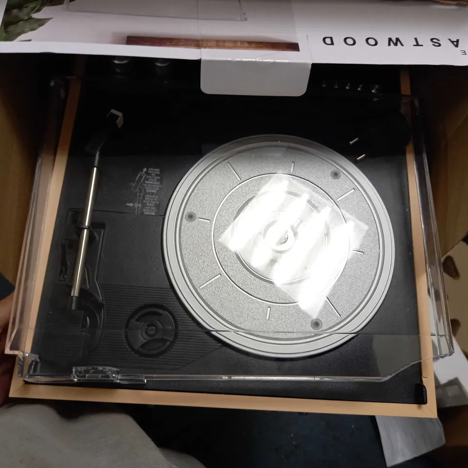 VICTROLA EASTWOOD 3-SPEED BLUETOOTH TURNTABLE