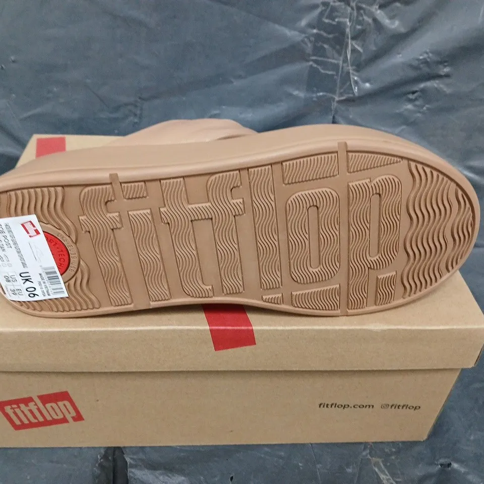 BOXED PAIR OF FITFLOP SOFT LEATHER FLATFORM SANDALS - UK SIZE 6