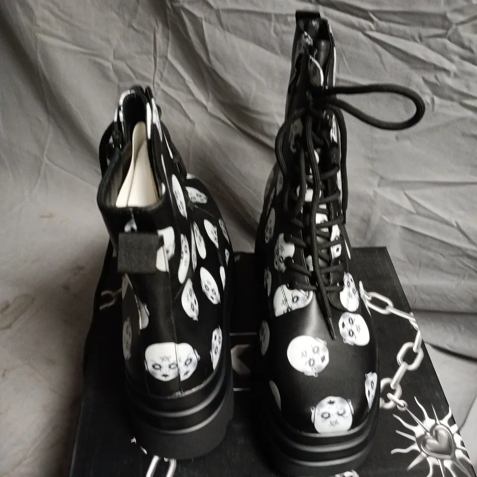 BOXED KOI WITCH BABY TRIDENT PLATFORM BOOTS IN BLACK - UK 10