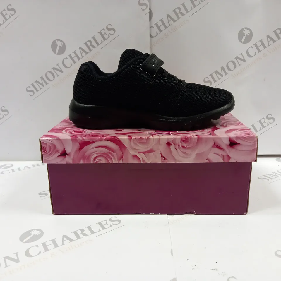 BOXED PAIR OF LELLI KELLY SIBILLA CHILDRENS TRAINERS IN BLACK UK SIZE 12 