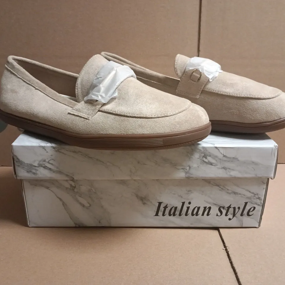 BOXED PAIR OF SEASTAR SHOES IN KHAKI SIZE EU 38