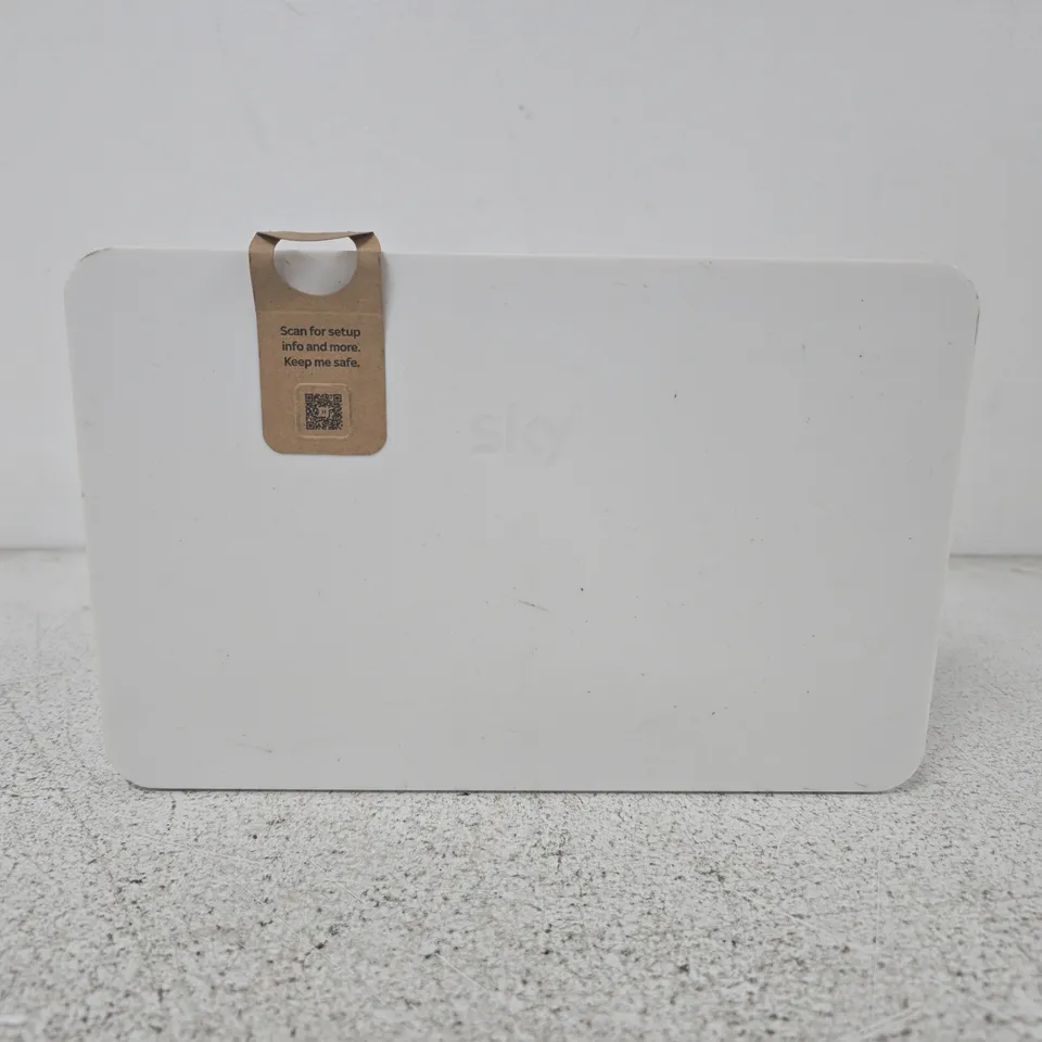 BOXED SKY SR213A-02-UK-WHT BROADBAND WIFI MAX HUB