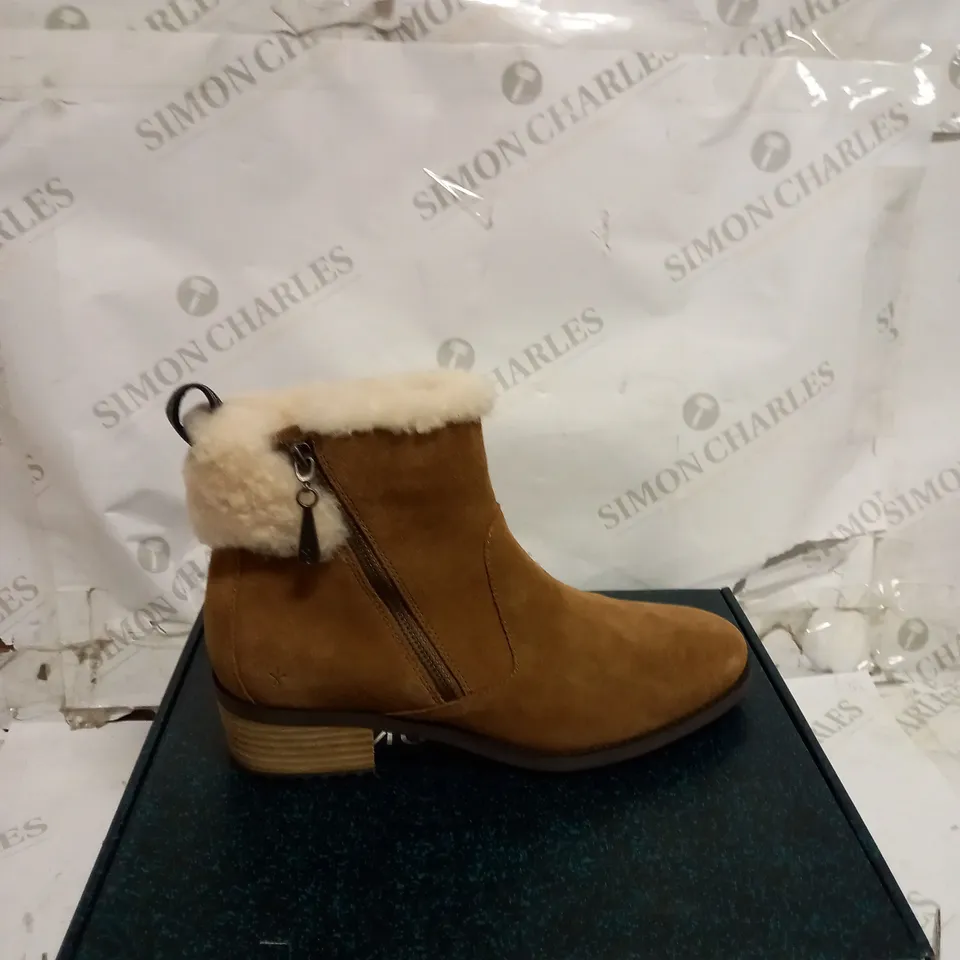 EMU AUSTRAILIA CHESTNUT EXPLORE BOOTS - SIZE 7