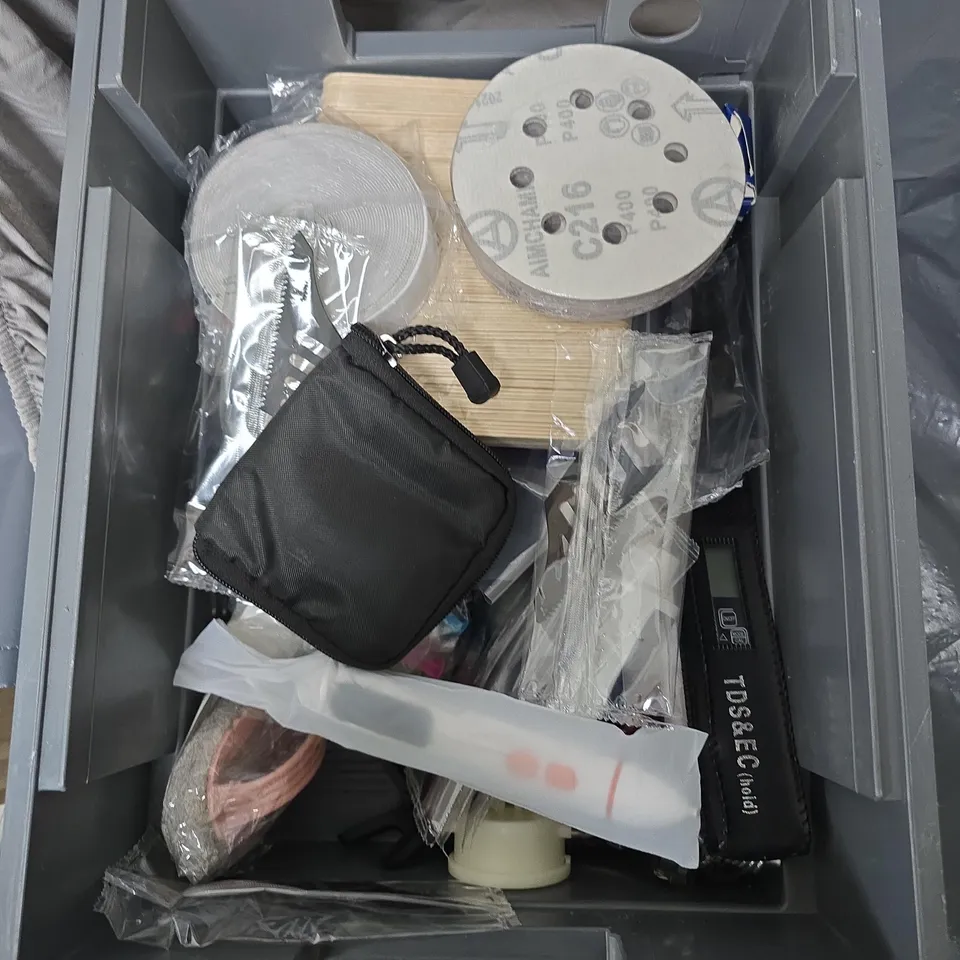 APPROXIMATELY 15 ASSORTED HOUSEHOLD ITEMS TO INCLUDE PAMPERS WIPES, WATER BOTTLE, MAGNETIC LABEL HOLDERS, SPONGE & ADHESIVE TAPE