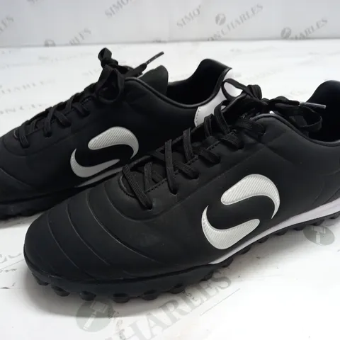 SONDICO BLACK SPORTS TRAINERS - UK 9
