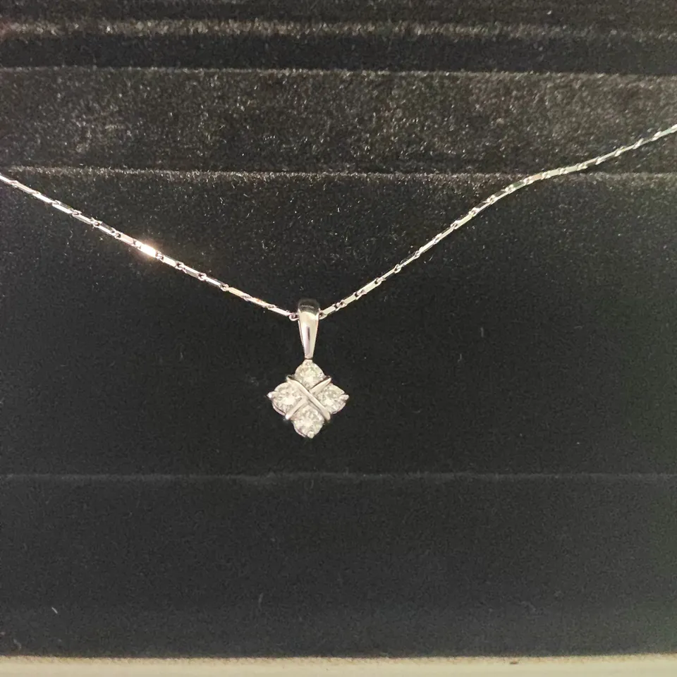 18CT WHITE GOLD SALTIRE PENDANT CHAIN SET WITH NATURAL DIAMONDS