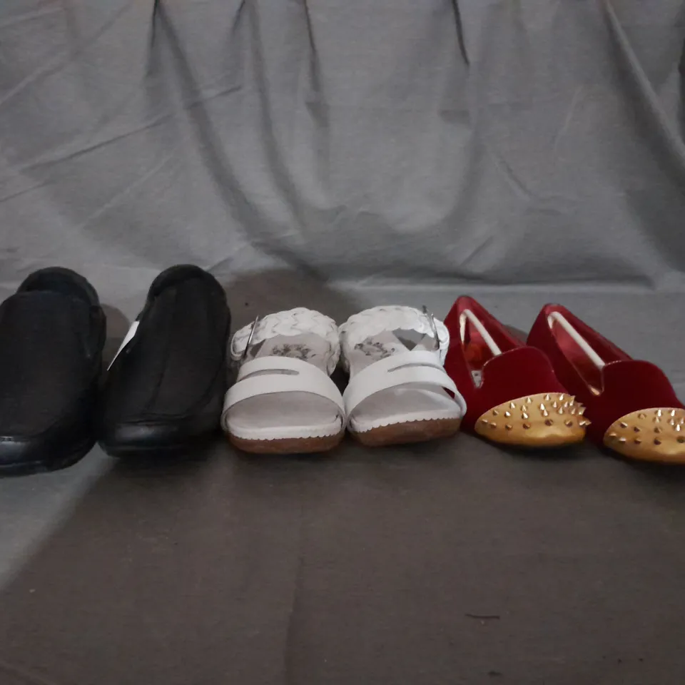 APPROXIMATELY 10 BOXED PAIRS OF ASSORTED SHOES IN VARIOUS STYLES AND SIZES 