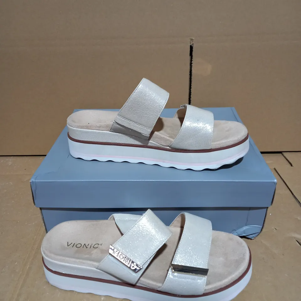 VIONIC PHONE BRNADI SANDAL CHAMPAGNE - SIZE 7 