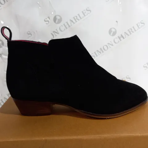 BLACK STUFF WILLOW SUEDE ANKLE BOOT SIZE 7