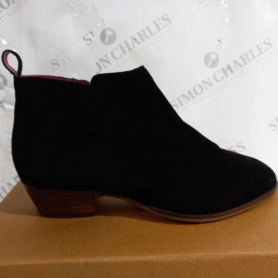 BLACK STUFF WILLOW SUEDE ANKLE BOOT SIZE 7