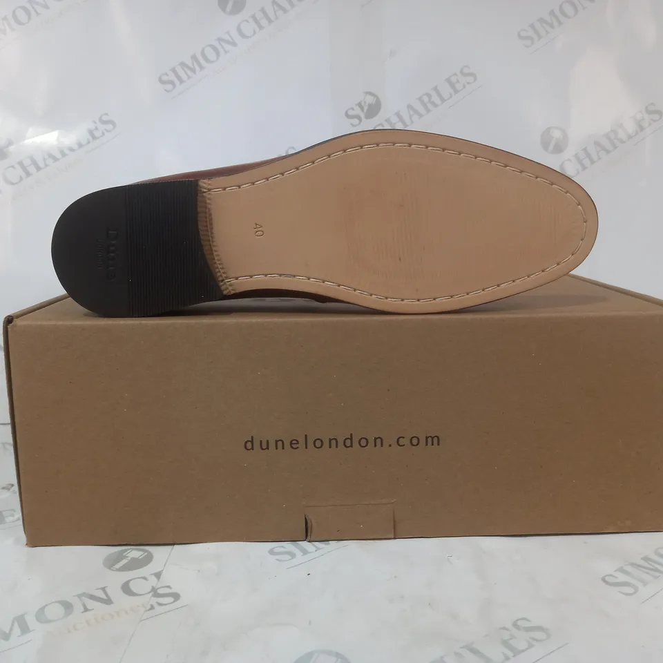 BOXED PAIR OF DUNE LONDON LEATHER TASSLE LOAFERS IN TAN EU SIZE 40