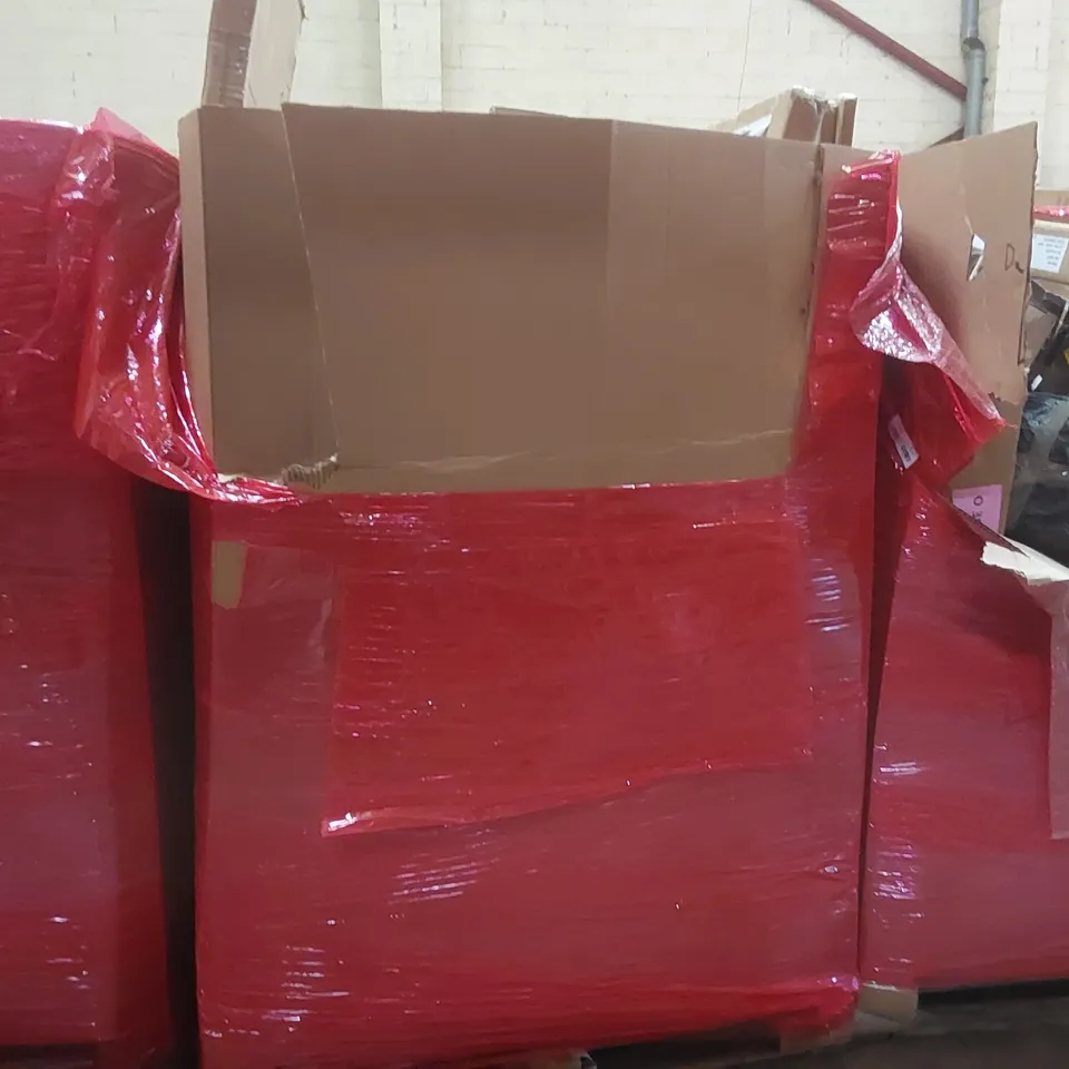 PALLET CONTAINING ASSORTED ITEMS TO INCLUDE: SPONGE MOP, TOILET SEAT, MIRROR, SNOW WREATH, BED ASSIST RAIL, RUG ECT