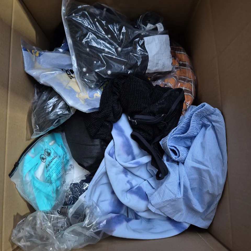 BOX OF APPROXIMATELY 20 ASSORTED CLOTHING ITEMS TO INCLUDE DRESS, JACKET, TOPS, ETC