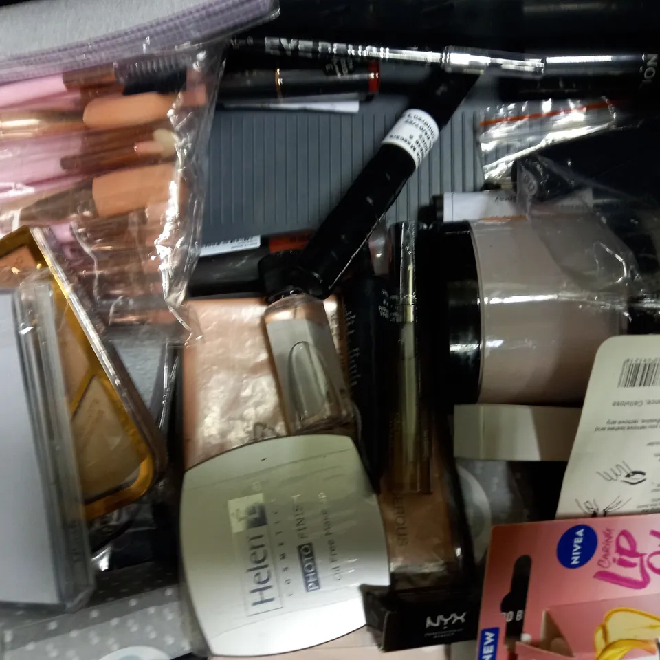 LOT OF APPROXIMATELY 20 MAKE UP ITEMS, TO INCLUDE REVOLUTION, RIMMEL, ROSE & CARAMEL, ETC