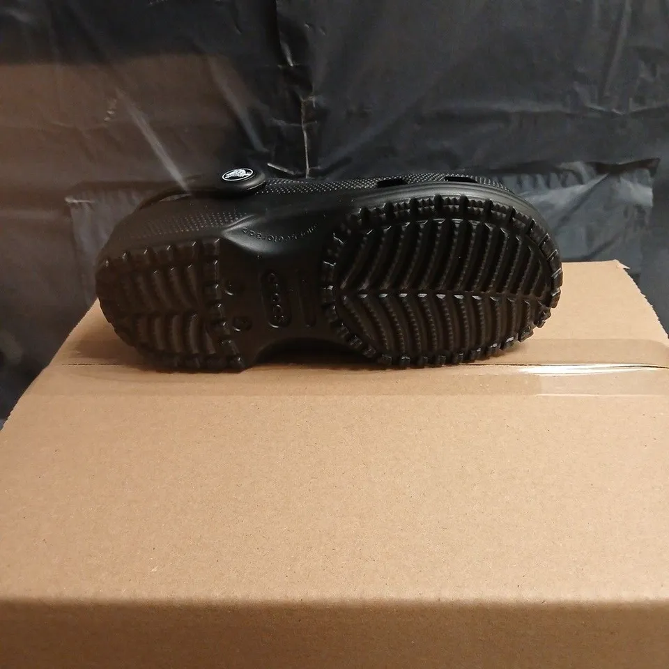 CROCS CLASSIC BLACK CLOG SIZE J 2