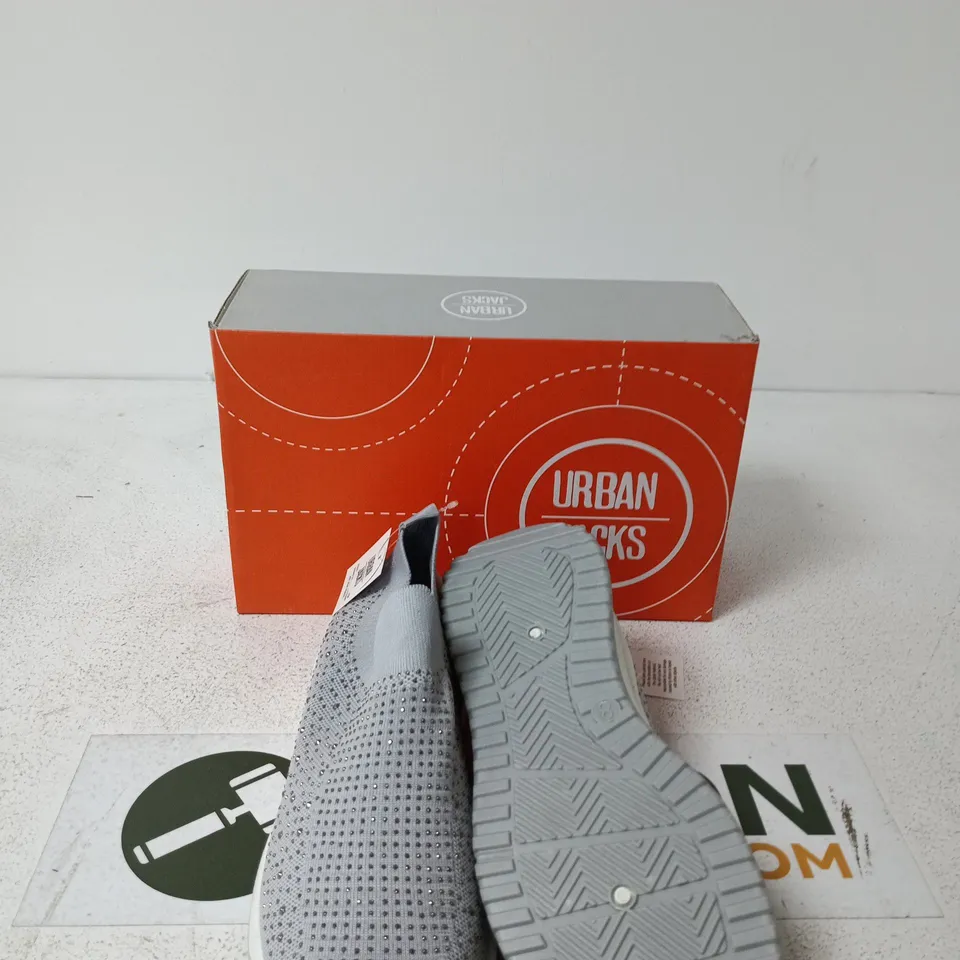 BOXED URBAN JACKS COCKTAIL GREY SLIP-ON TRAINERS – UK SIZE 8