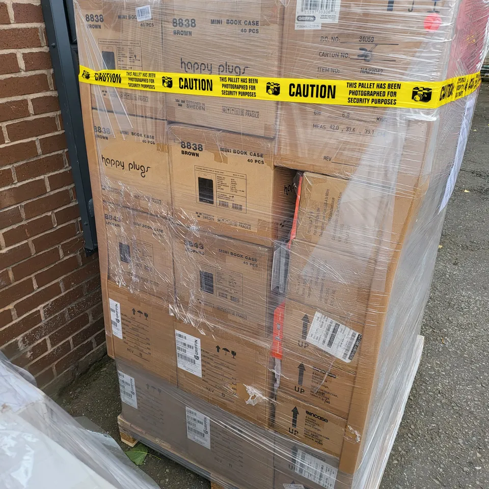 PALLET OF A SIGNIFICANT QUANTITY OF ASSORTED ELECTRONIC ITEMS TO INCLUDE IPAD MINI 4 BOOK CASE, MIXX IN CAR 2 PORT 30W USB CHARGER, BELKIN SCREEN PROTECTOR FOR IPAD AIR, ETC