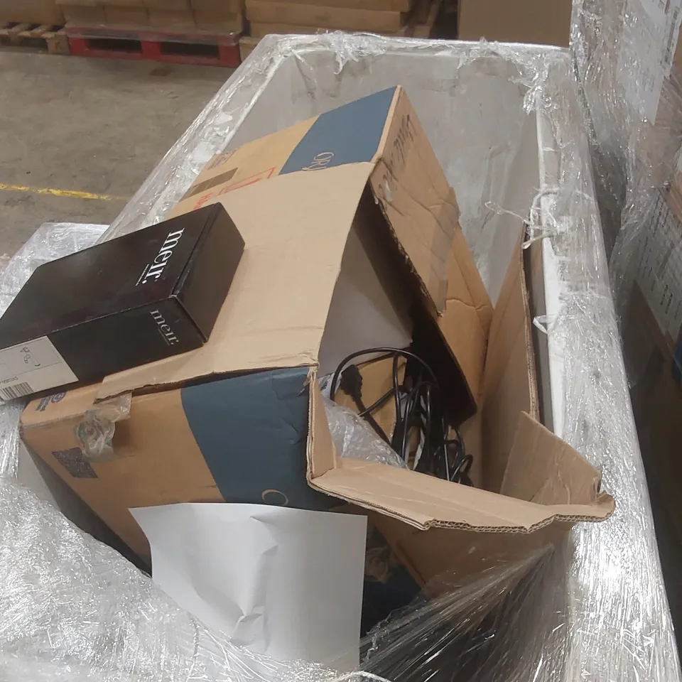 PALLET CONTAINING ASSORTED BATHROOM FURNITURE ITEMS