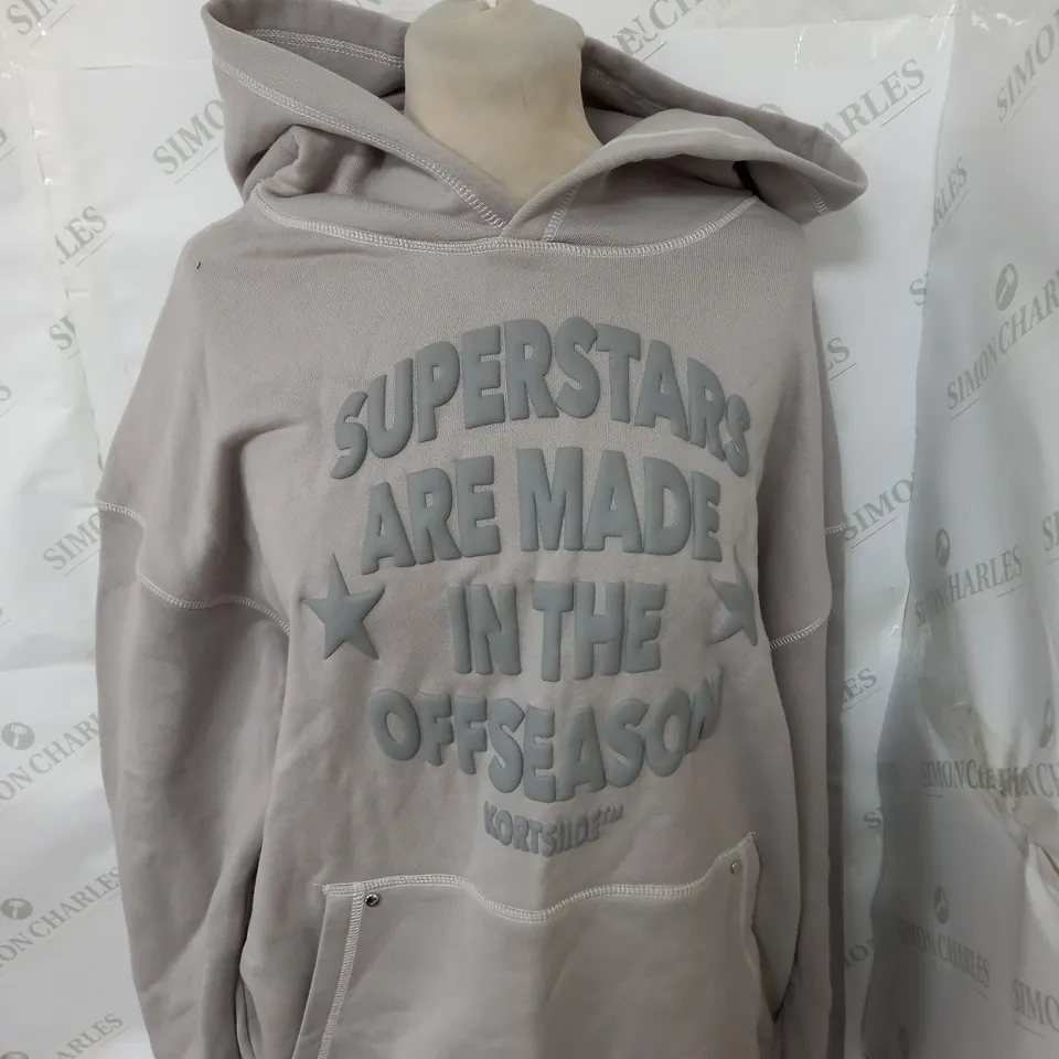 KORTSIIDE GRAPHIC HOOODIE SIZE M