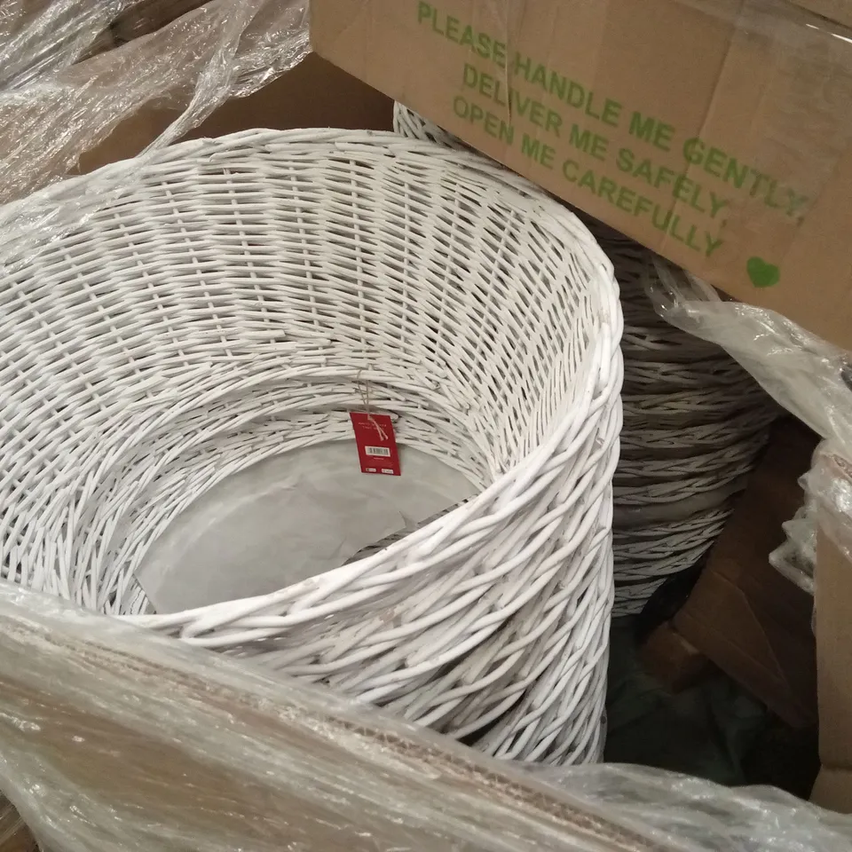 PALLET TO CONTAIN A LARGE QUANTITY OF CHRISTMAS TREE SKIRTS