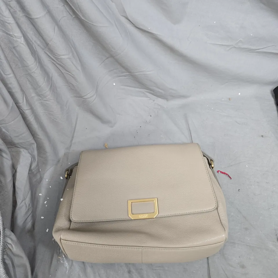 BOX OF APPROXIMATELY 10 ASSORTED ITEMS TO INCLUDE: BEIGE HANDBAG AND FOOD THERMOMETER 