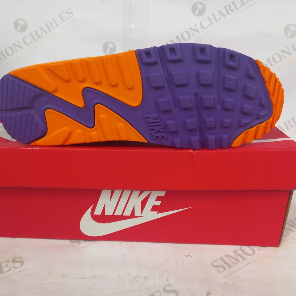BOXED PAIR OF NIKE AIR MAX 90 SHOES IN MULTICOLOUR UK SIZE 9.5