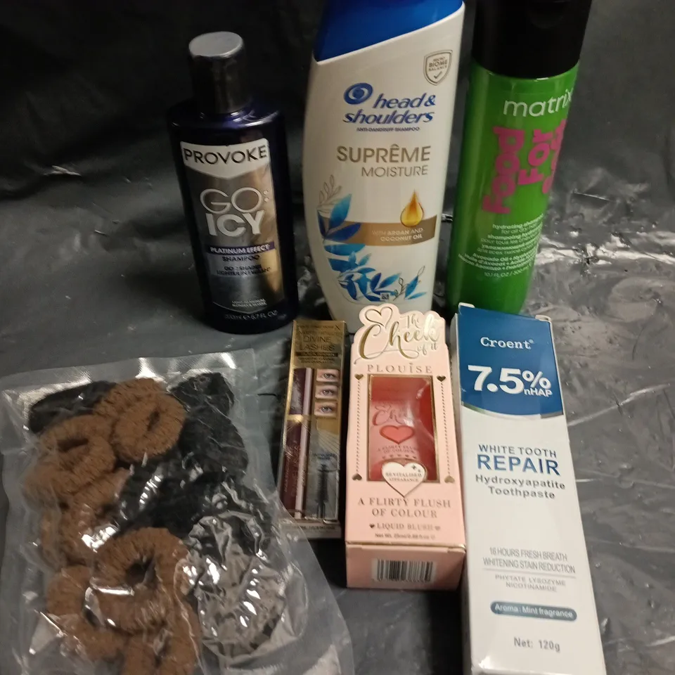APPROXIMATELY 15 ASSORTED HEALTH & BEAUTY PRODUCTS TO INCLUDE REPAIR TOOTHPASTE, MATRIX SHAMPOO, LIQUID BLUSH ETC 