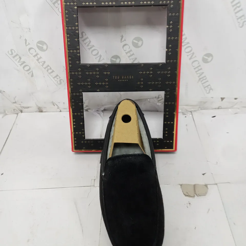 BOXED PAIR OF TED BAKER VALLANT BLACK SLIPPERS UK 10 