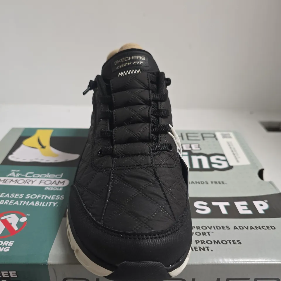BOXED PAIR OF SKECHERS SLIP-INS BLACK QUILTED TRAINERS – UK SIZE 7
