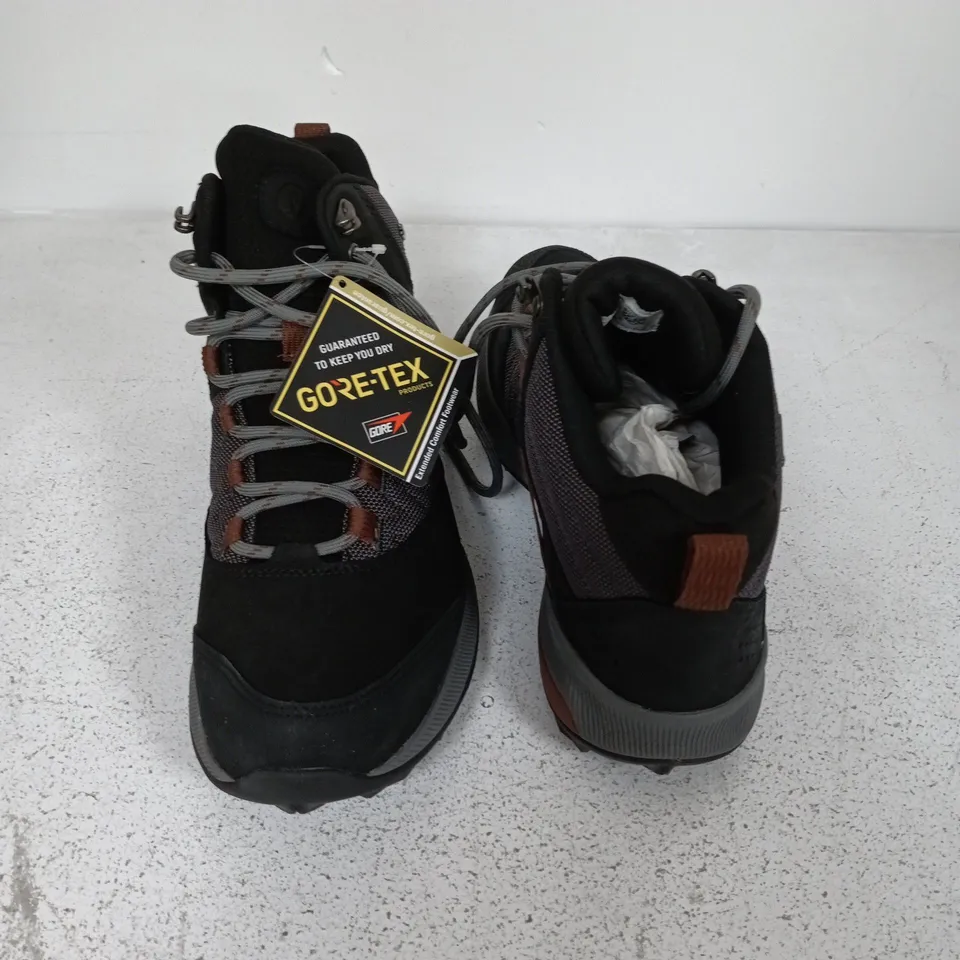 BOXED PAIR OF MERRELL ZION MID GTX BOOTS IN BLACK - UK 6.5