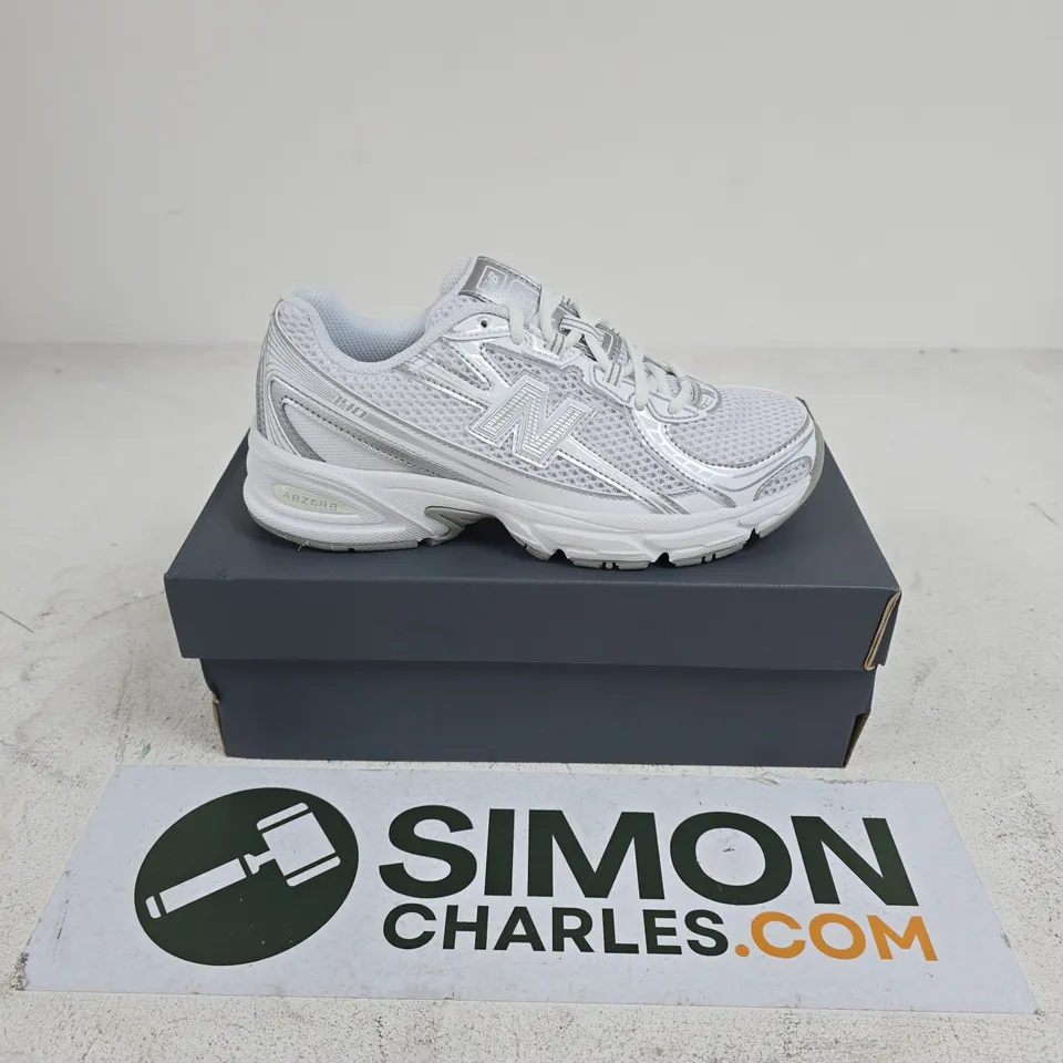 BOXED PAIR OF NEW BALANCE 740 TRAINERS IN WHITE/SILVER - UK 4.5