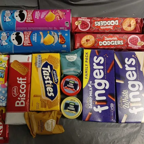 LOT OF 14 ASSORTED FOOD ITEMS TO INCLUDE BISCUITS, TUNA AND CRISPS