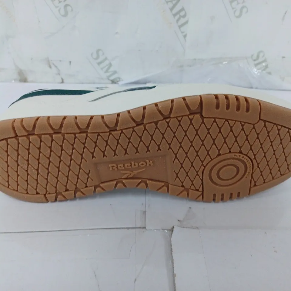 PAIR OF REEBOK CLASSIC TRAINERS IN WHITE/DARK GREEN - UK 5.5