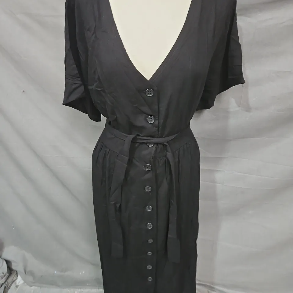 DISTURBIA ROWAN LINEN BUTTON UP MIDI DRESS IN BLACK SIZE 20