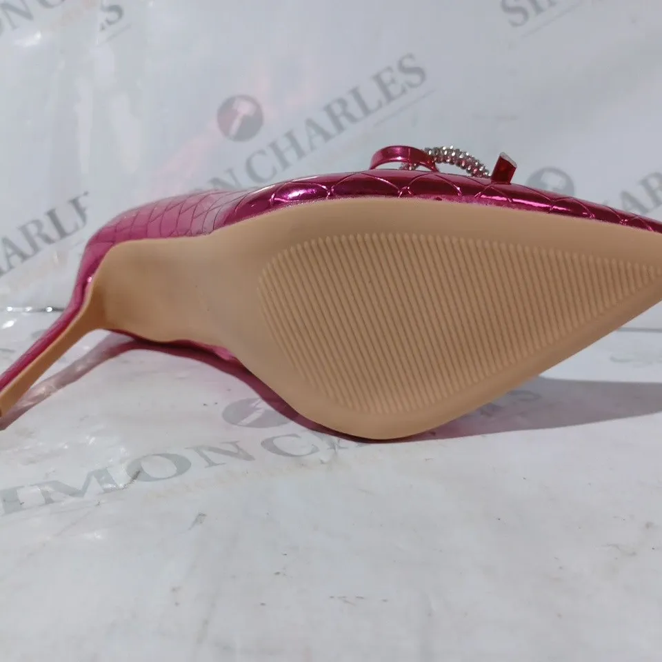 BOXED PAIR OF UNBRANDED POINTED TOE HIGH HEELS IN METALLIC PINK EU SIZE 37