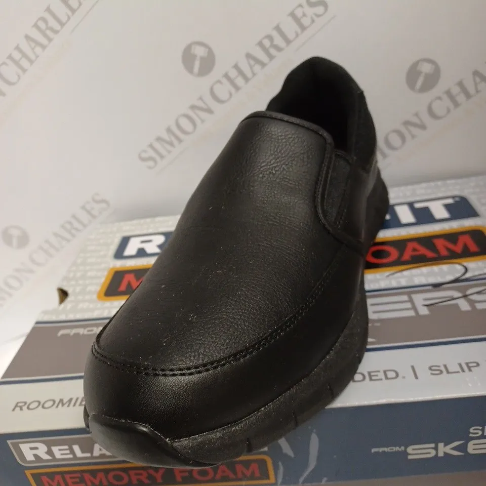 BOXED SKECHERS DOUBLE GORE SHOES, BLACK - SIZE 7