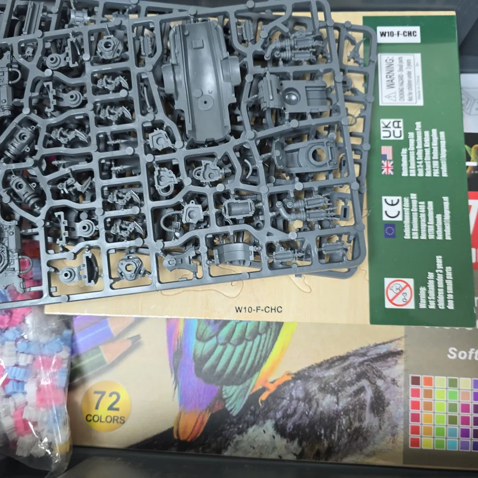 APPROXIMATELY 10 ASSORTED TOYS AND GAMES TO INCLUDE GENGAR PATCH, ETC