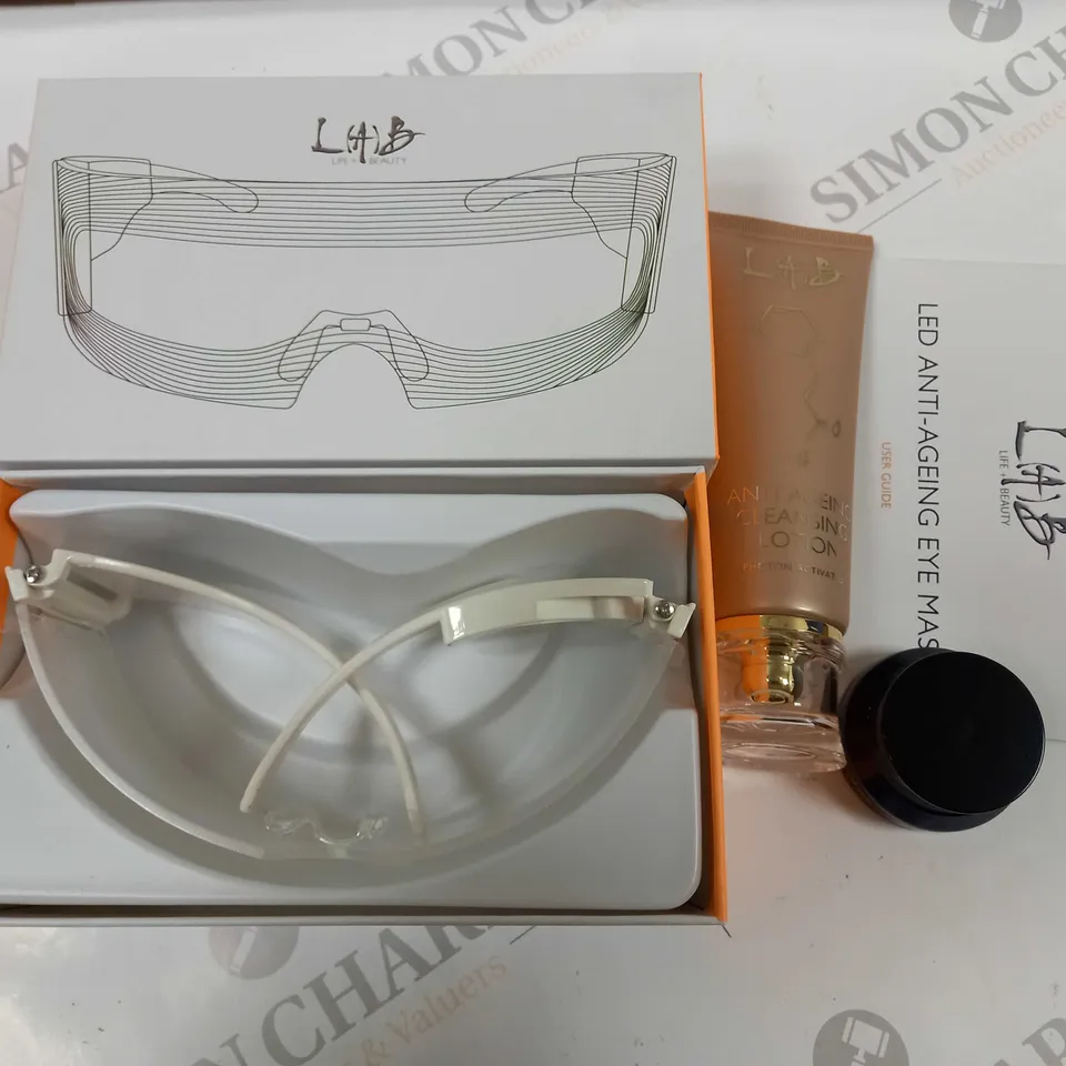 BOXED LAB LIFE + BEAUTY ANTI AGEING EYE MASK 