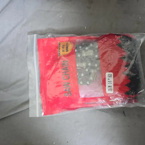 BOX OF APPROXIMATELY 10 ASSORTED ITEMS TO INCLUDE: CHAINSAW CHAINS 