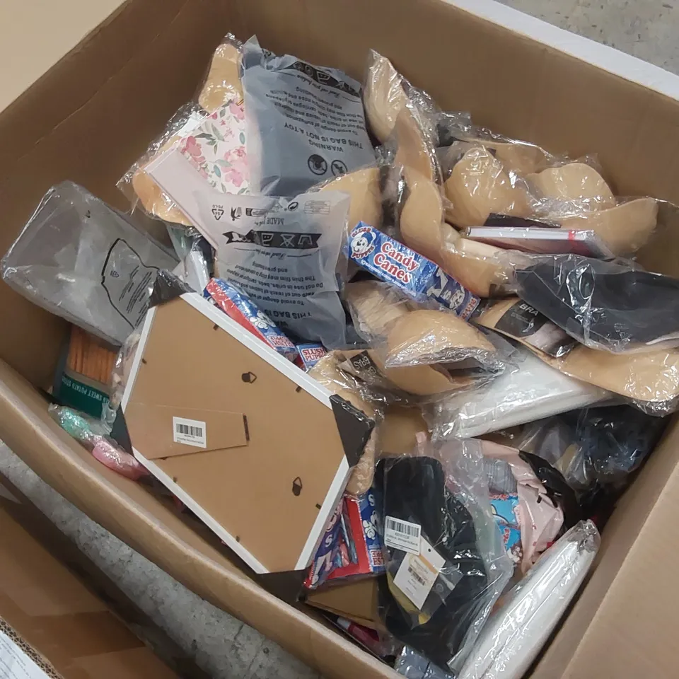 PALLET OF ASSORTED ITEMS INCLUDING: A LARGE QUANTITY OF SNORKELING FLIPPERS, INFLATABLE SURF BOARD, STEP LADDER ECT