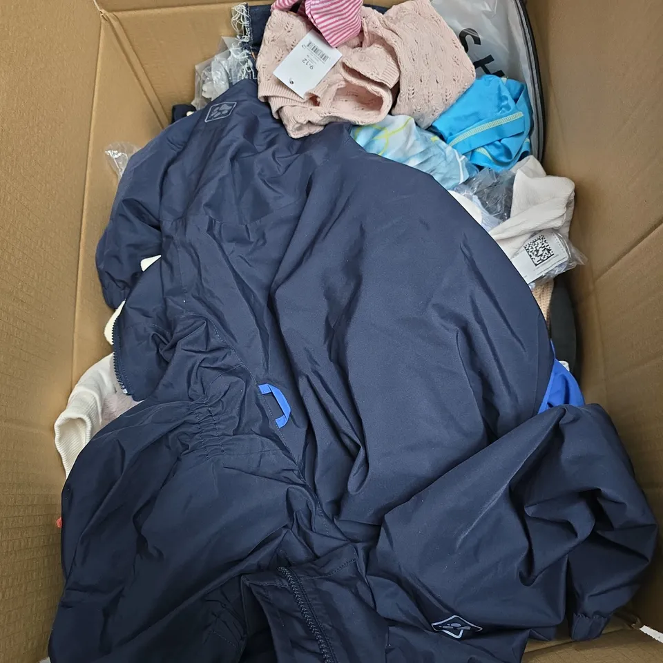 BOX OF APPROXIMATELY 25 ASSORTED KIDS CLOTHING ITEMS TO INCLUDE - TOP , SHORTS , T-SHIRT ETC