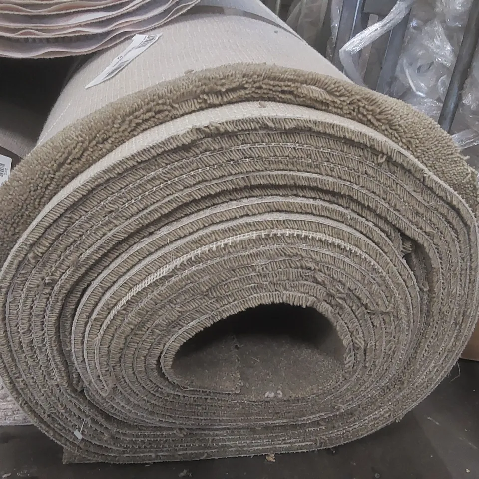 ROLL OF QUALITY DIMENSION PLAINS CARPET - APPROXIMATELY 5 x 12.31m