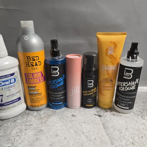 APPROXIMATELY 15 ASSORTED HEALTH & BEAUTY PRODUCTS TO INCLUDE ORAL-B, SHAMPOO AND AFTERHAVE 