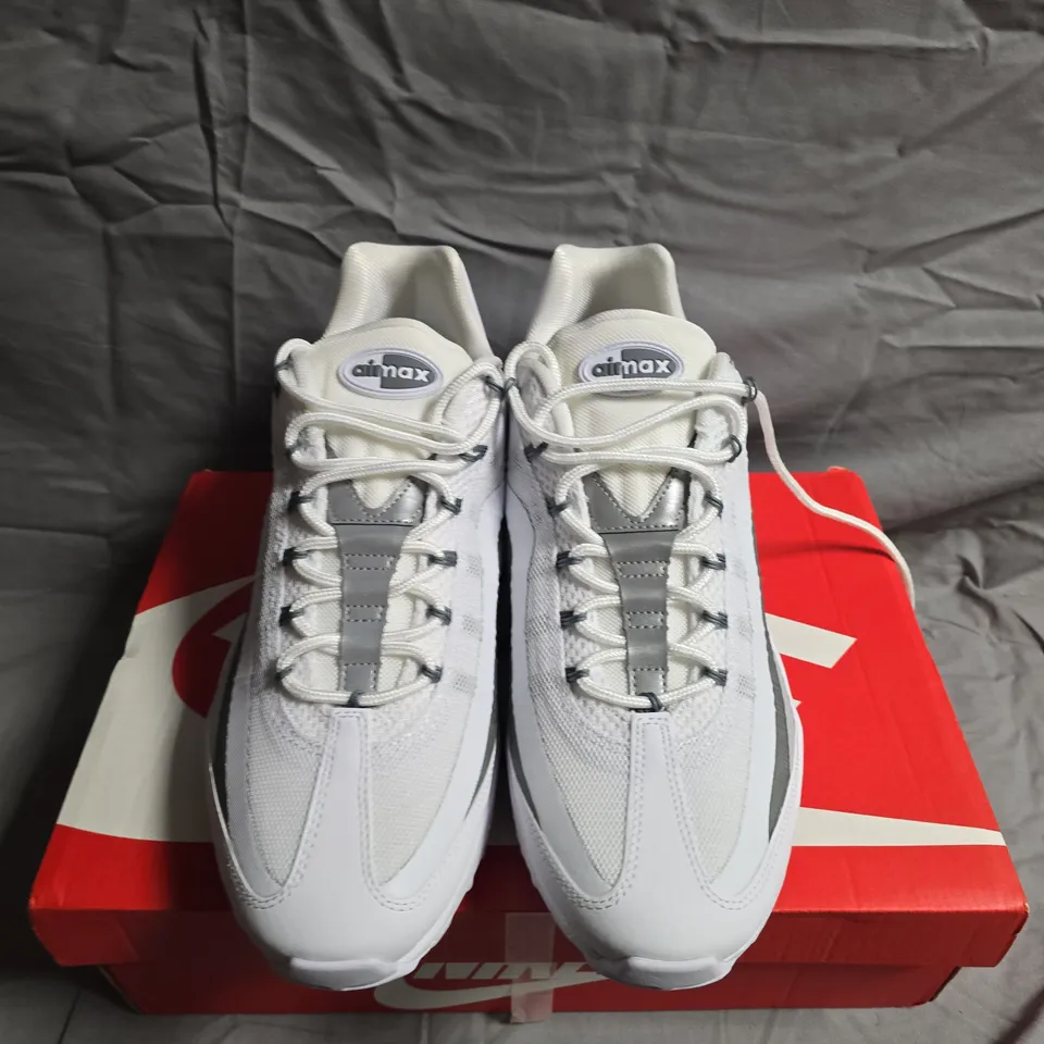 BOXED PAIR OF NIKE AIR MAX 95 TRAINERS - UK SIZE 11
