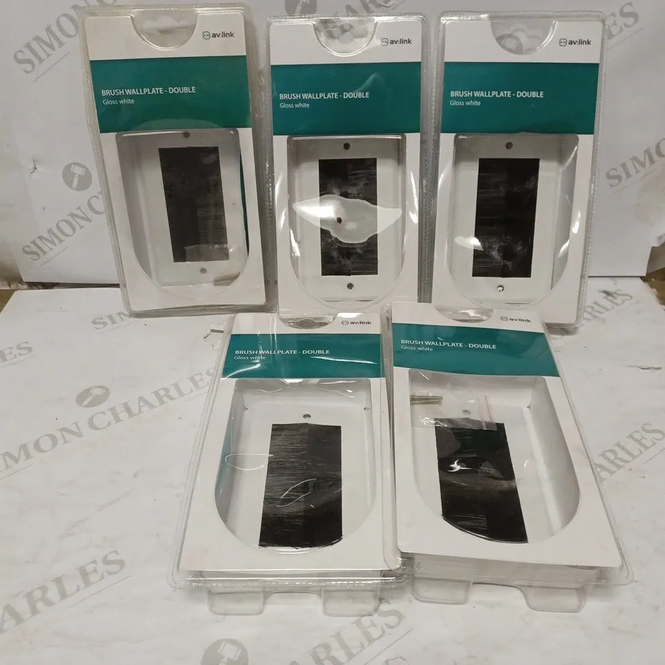 LOT OF BRAND NEW AV:LINK BRUSH WALLPLATE - DOUBLE IN GLOSS WHITE (122.273UK)