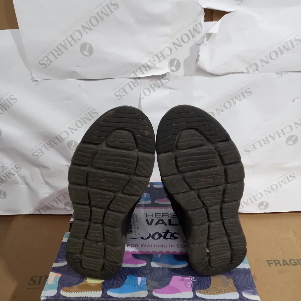 SKECHERS GO WALK BOOTS SIZE 7.5