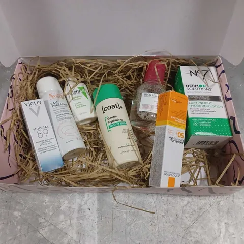 BOX OF APPROXIMATELY 7 ASSORTED SKINCARE PRODUCTS TO INCLUDE - N07 LIGHTWEIGHT HYDRATING LOTION - COATS GENTLE HYDRATING TONING MILK - CERAVE HYDRATING CLEANSER - ETC